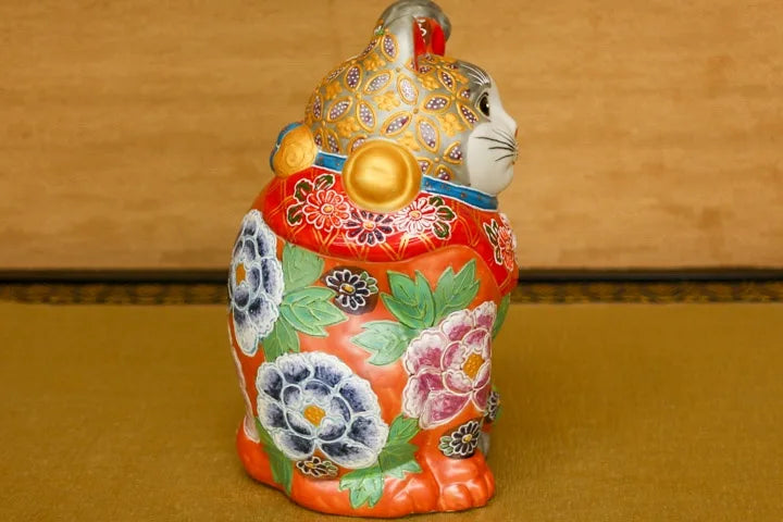 KUTANI WARE LUCKY CAT(MANEKI NEKO)SILVER AND RED FLORAL DESIGN