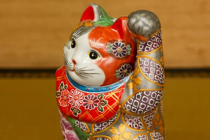 KUTANI WARE LUCKY CAT(MANEKI NEKO)SILVER AND RED FLORAL DESIGN