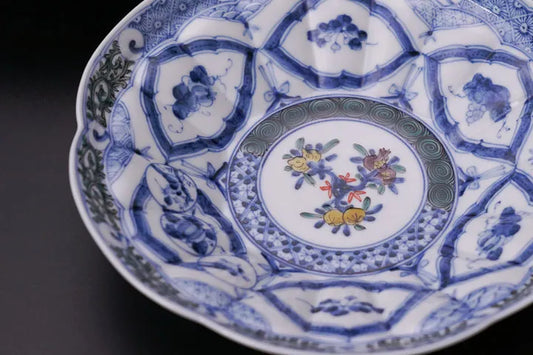 [IMPERIAL HOUSEHOLD PURVEYOR] KUTANI WARE CHRYSANTHEMUM-SHAPED MEDIUM PLATE SET – IROE WARITORI SHONZUI / CHOZA YAMAMOTO
