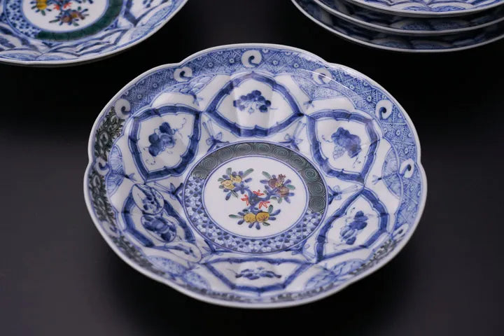 [IMPERIAL HOUSEHOLD PURVEYOR] KUTANI WARE CHRYSANTHEMUM-SHAPED MEDIUM PLATE SET – IROE WARITORI SHONZUI / CHOZA YAMAMOTO