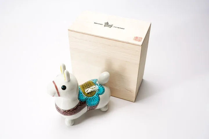 JAPANESE KUTANI PORCELAIN RODY FIGURINE – SWEDISH STYLE FLOWER DESIGN (WHITE)