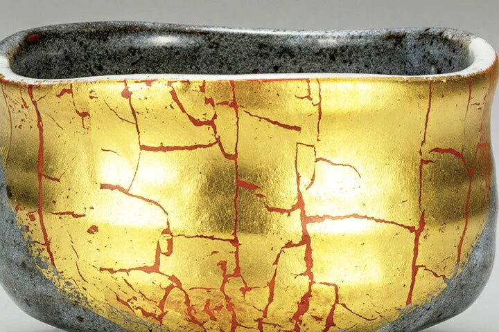 KUTANI WARE MATCHA TEA BOWL – GOLD LEAF DECORATION (WOODEN BOX INCLUDED)