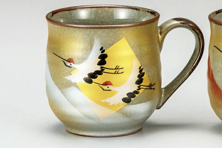 KUTANI WARE PAIR OF MUGS GOLD LEAF CRANE