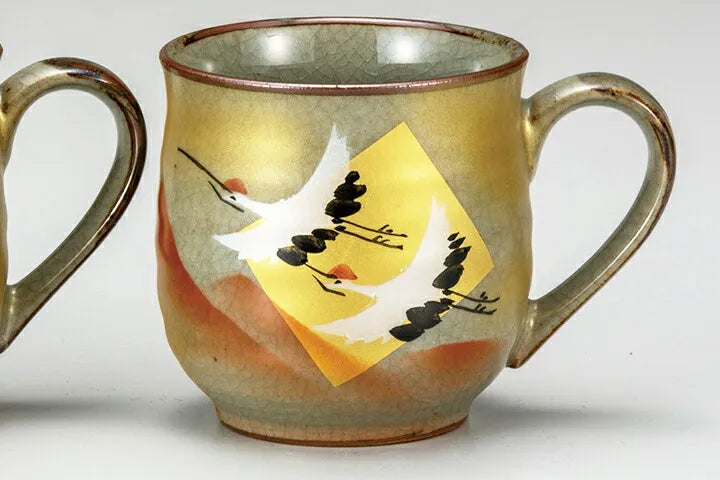 KUTANI WARE PAIR OF MUGS GOLD LEAF CRANE
