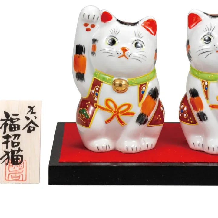 KUTANI WARE JAPANESE PAIR OF MANEKI NEKO LUCKY CATS WITH MORI DECORATION (DISPLAY BASE, MAT & NAME PLAQUE INCLUDED)