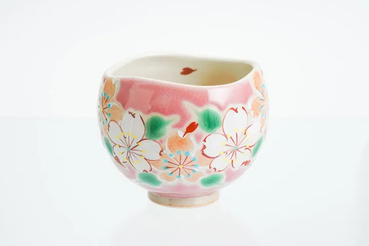 KUTANI WARE IPPUKU TEA BOWL “SAI BIYORI” SAKURA DESIGN, PINK – KOKUZŌU KILN, JAPAN