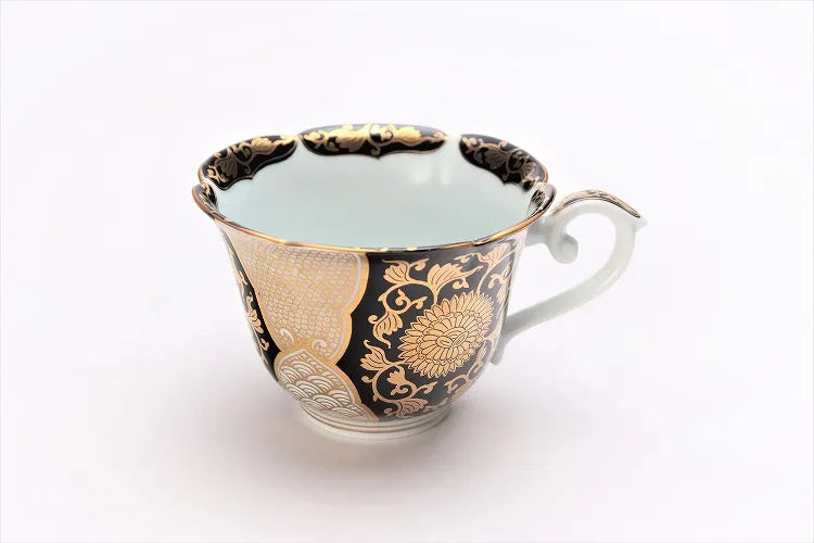 ARITA COFFEE CUP BLACK GROUND TEACUP WITH GOLD CHRYSANTHEMUM DESIGN/ TOKUKŌ KILN