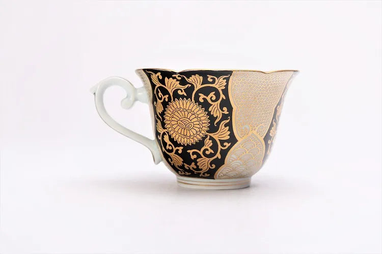 ARITA COFFEE CUP BLACK GROUND TEACUP WITH GOLD CHRYSANTHEMUM DESIGN/ TOKUKŌ KILN