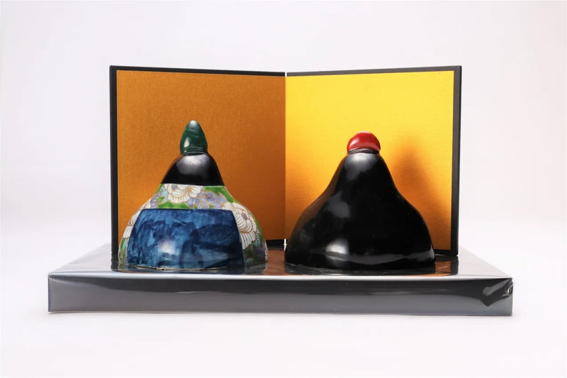ARITA WARE HINA DOLLS “PEONY” WITH GOLD SCREEN & DISPLAY BASE / KOSUZU TOGEI