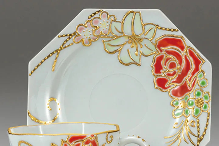 JAPANESE KUTANI CUP & SAUCER – HAND-PAINTED ROSE MOTIF BY ARTIST SHIHO AIKAWA