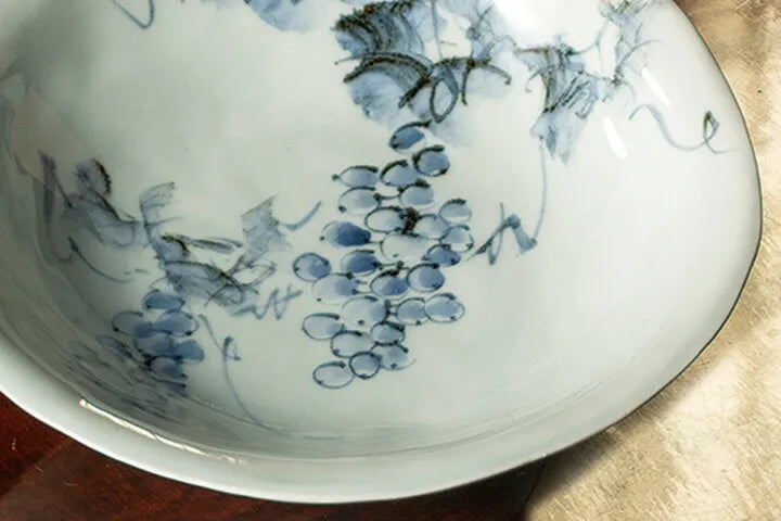 KUTANI WARE SERVING BOWL BLUE-WHITE PORCELAIN GRAPE DESIGN MASATO TANAKA