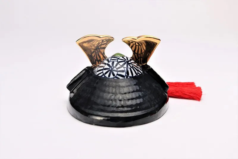 ARITA WARE LARGE SAMURAI KABUTO HELMET “ARABESQUE & SEIGAIHA” / KOSUZU TOGEI