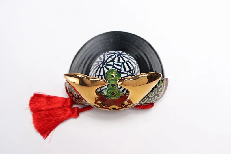 ARITA WARE LARGE SAMURAI KABUTO HELMET “ARABESQUE & SEIGAIHA” / KOSUZU TOGEI