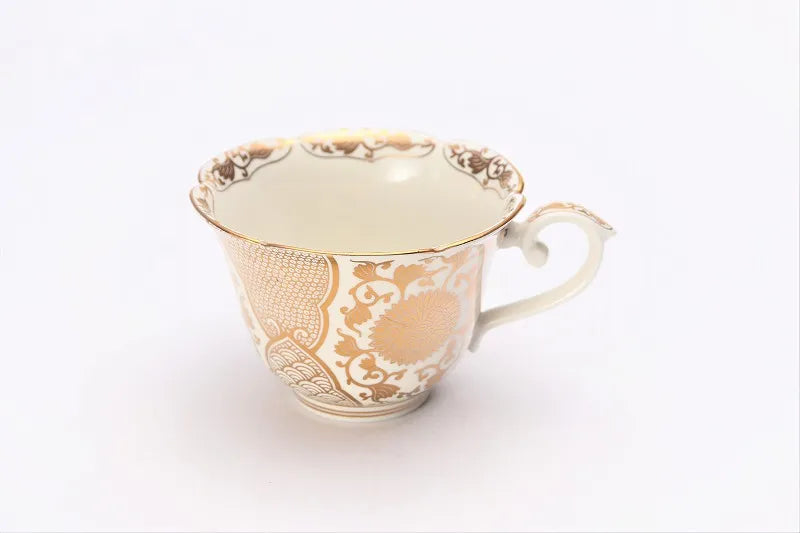 ARITA WARE TEACUP & SAUCER “CREAM GLAZE WITH GOLD CHRYSANTHEMUM DESIGN”/ TOKKO KILN