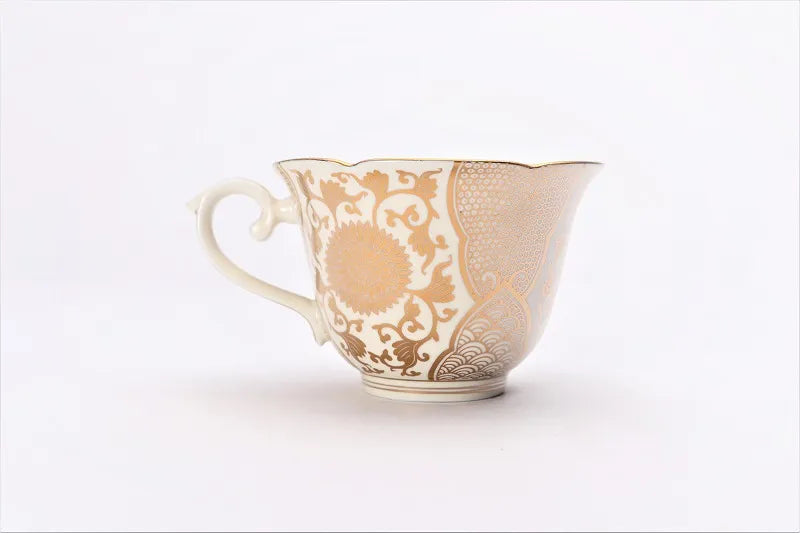 ARITA WARE TEACUP & SAUCER “CREAM GLAZE WITH GOLD CHRYSANTHEMUM DESIGN”/ TOKKO KILN