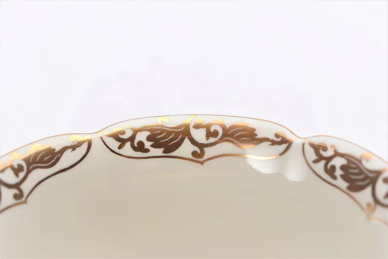 ARITA WARE TEACUP & SAUCER “CREAM GLAZE WITH GOLD CHRYSANTHEMUM DESIGN”/ TOKKO KILN