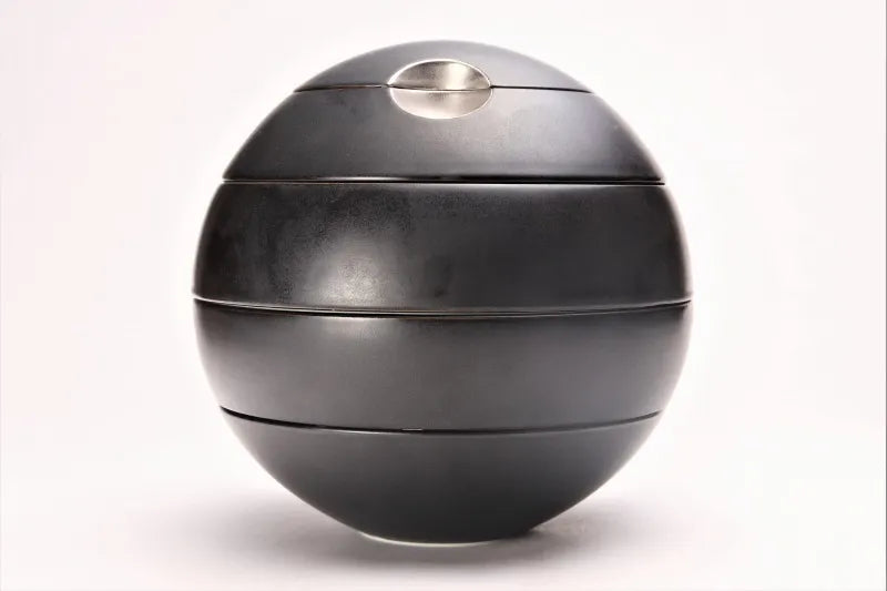 ARITA JAPANESE PORCELAIN BLACK GLAZE FOUR-TIER JEWEL-SHAPED JUBAKO BENTO BOX – RISOGAMA KILN