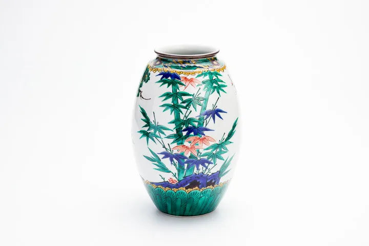 KUTANI WARE JAPANESE DECORATIVE VASE "SHOCHIKUBAI (PINE, BAMBOO AND PLUM)" / TAMEKICHI MITSUI