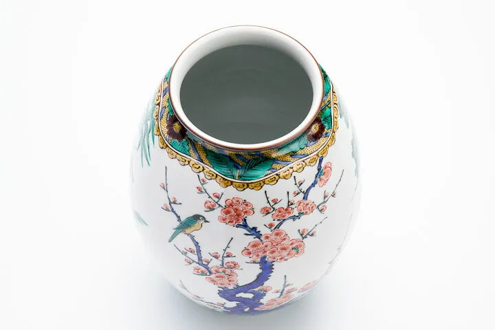 KUTANI WARE JAPANESE DECORATIVE VASE "SHOCHIKUBAI (PINE, BAMBOO AND PLUM)" / TAMEKICHI MITSUI