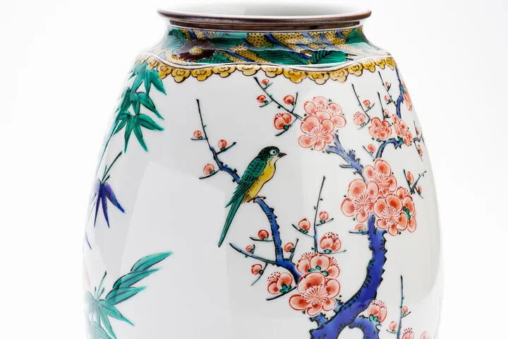 KUTANI WARE JAPANESE DECORATIVE VASE "SHOCHIKUBAI (PINE, BAMBOO AND PLUM)" / TAMEKICHI MITSUI