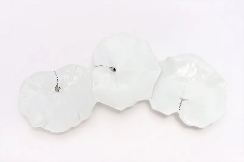 ARITA WARE WHITE PORCELAIN CONNECTED TSUWA LEAF PLATE WITH PLATINUM ACCENTS