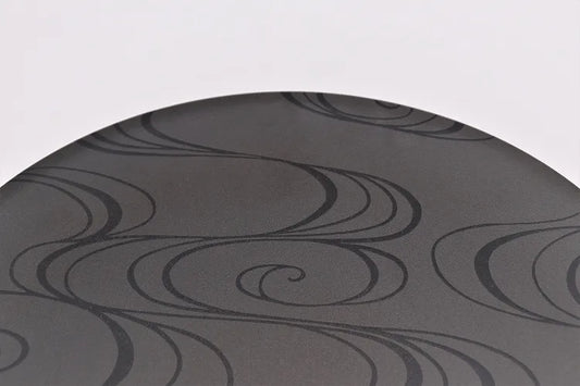 ARITA WARE BLACK CLAY 23 CM ROUND PLATE WITH FLOWING WATER PATTERN