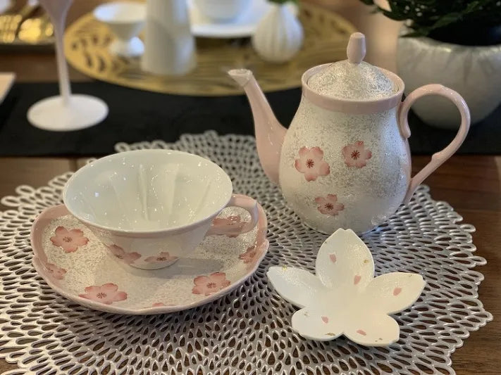 ARITA WARE PALE PINK GLAZE IRIDESCENT CHERRY BLOSSOM TEACUP/ TASEI KILN