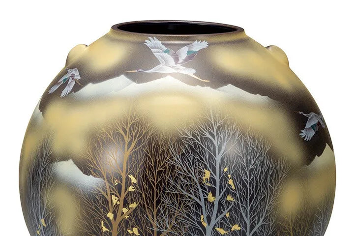TRADITIONAL KUTANI WARE FLOWER VASE-KINUN CRANE AND TREE MOTIF