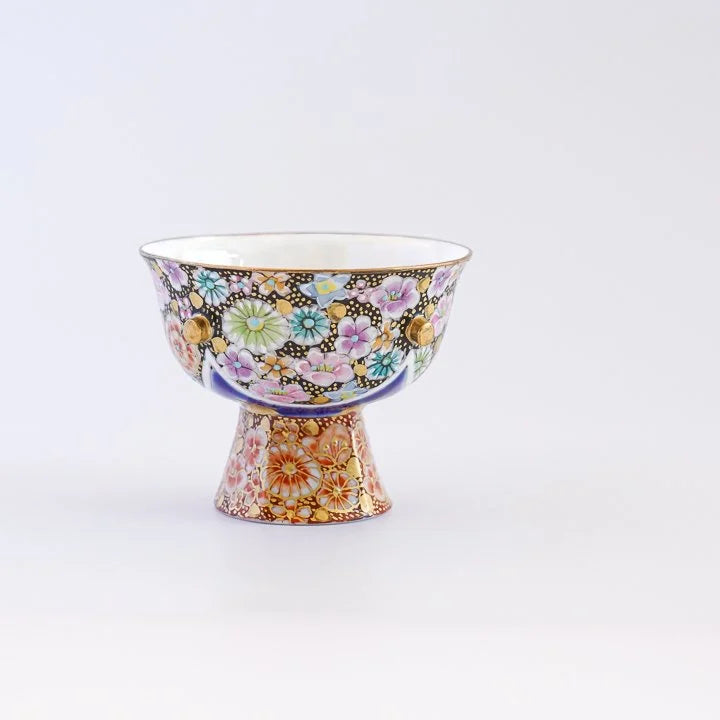 JAPANESE KUTANI SAKE CUP – HANA-TSUME FLORAL GOLD DECORATION BY ARTIST TAKAFUMI TAKA