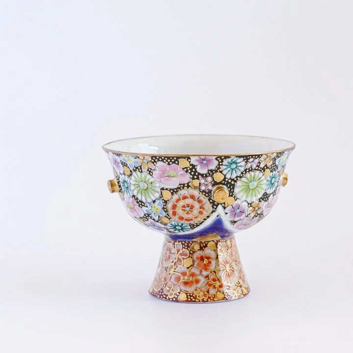 JAPANESE KUTANI SAKE CUP – HANA-TSUME FLORAL GOLD DECORATION BY ARTIST TAKAFUMI TAKA