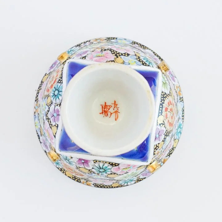 JAPANESE KUTANI SAKE CUP – HANA-TSUME FLORAL GOLD DECORATION BY ARTIST TAKAFUMI TAKA