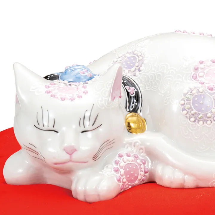 JAPANESE KUTANI PORCELAIN SLEEPING CAT – “HANA-MURASAKI” WITH FUTON