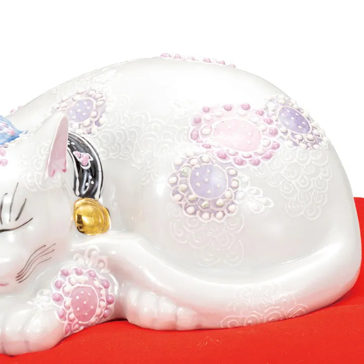 JAPANESE KUTANI PORCELAIN SLEEPING CAT – “HANA-MURASAKI” WITH FUTON