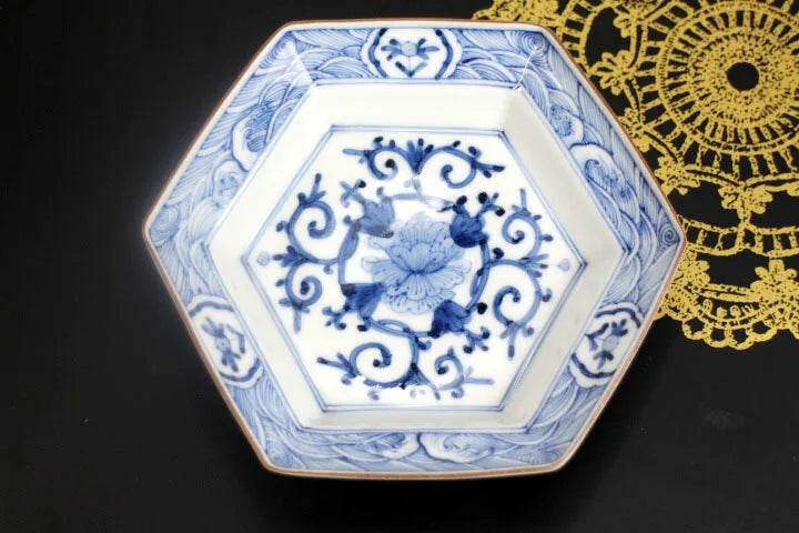 JAPANESE KUTANI HEXAGONAL TRAY - SEIKA HATO BOTAN KARAKUSA MON, IMPERIAL HOUSEHOLD AGENCY DESIGNATED KILN, BY CHOZA YAMAMOTO