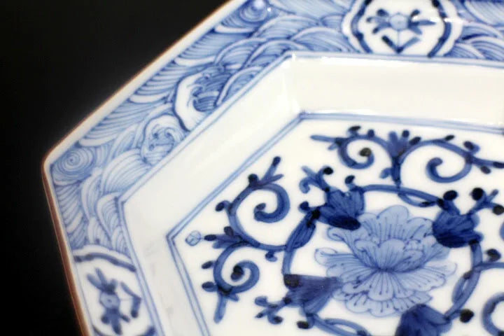 JAPANESE KUTANI HEXAGONAL TRAY - SEIKA HATO BOTAN KARAKUSA MON, IMPERIAL HOUSEHOLD AGENCY DESIGNATED KILN, BY CHOZA YAMAMOTO