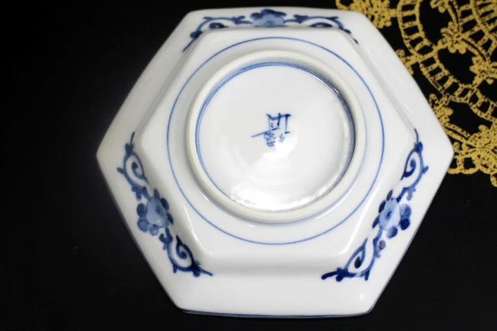 JAPANESE KUTANI HEXAGONAL TRAY - SEIKA HATO BOTAN KARAKUSA MON, IMPERIAL HOUSEHOLD AGENCY DESIGNATED KILN, BY CHOZA YAMAMOTO