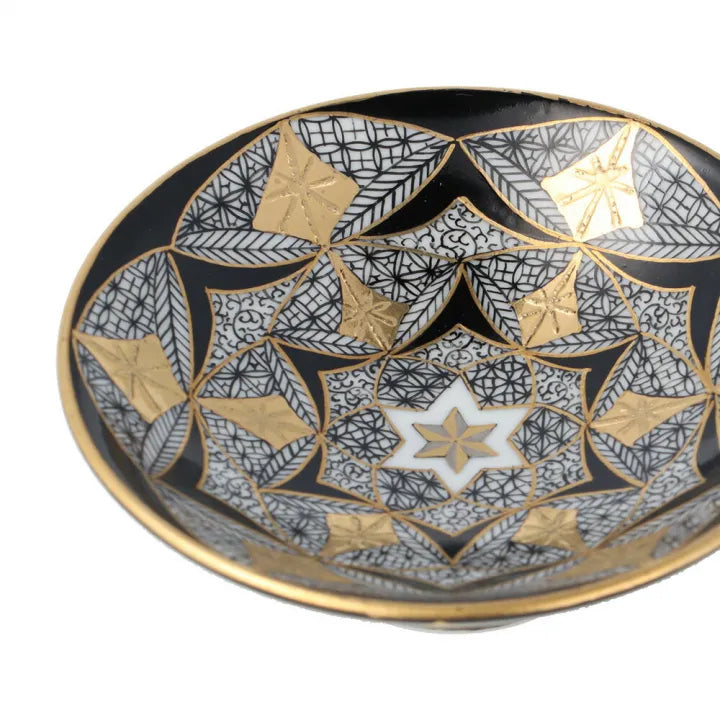 JAPANESE SAKAZUKI KUTANI GOLD AND PLATINUM FINE-LINE DECORATION/ SHUNJIRO ISHITOMI