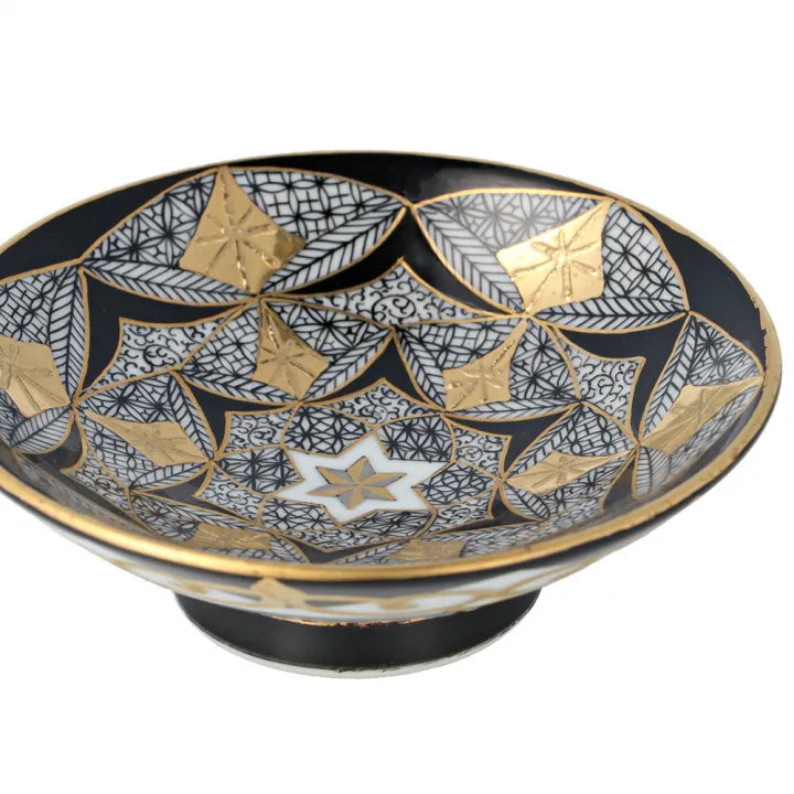 JAPANESE SAKAZUKI KUTANI GOLD AND PLATINUM FINE-LINE DECORATION/ SHUNJIRO ISHITOMI