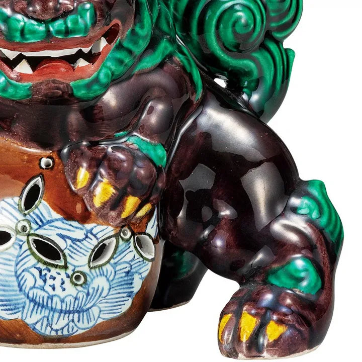 JAPANESE KUTANI PORCELAIN STANDING GUARDIAN LION – COCHI-STYLE GLAZE