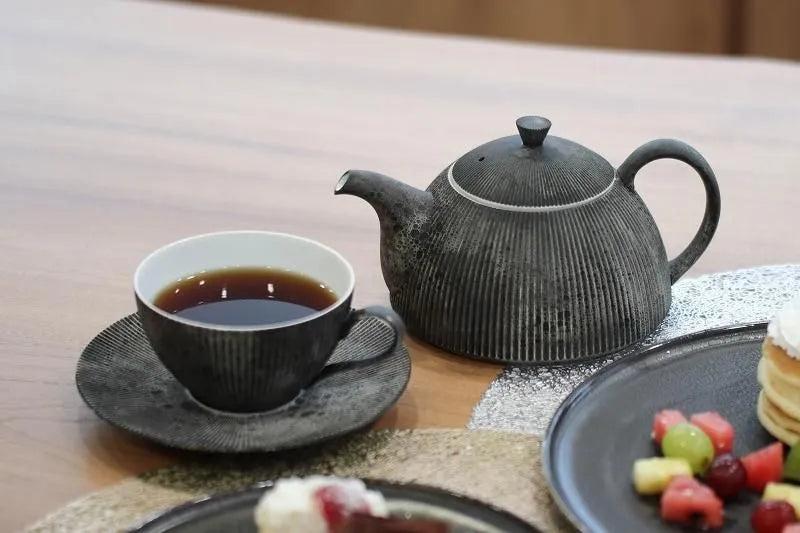 ARITA WARE JAPANESE MOONSURFACE SHINOGI TEAPOT / RISO KILN
