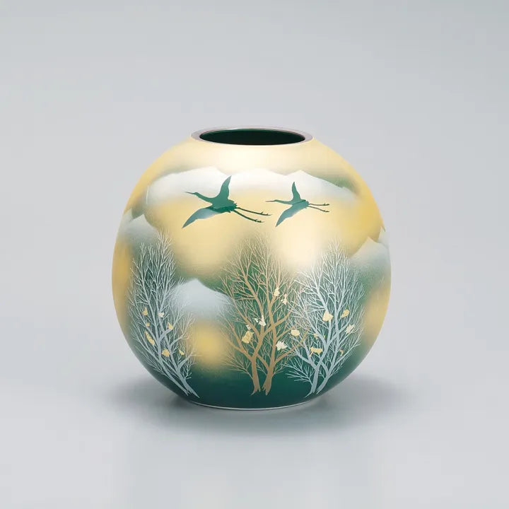 KUTANI WARE VASE “GOLDEN CLOUD & MOUNTAIN FOREST LANDSCAPE” IN GIFT BOX