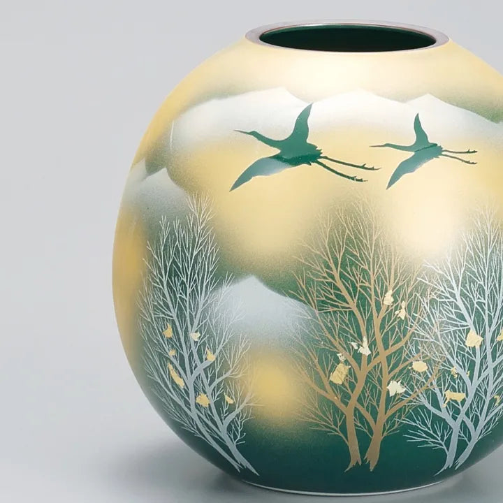 KUTANI WARE VASE “GOLDEN CLOUD & MOUNTAIN FOREST LANDSCAPE” IN GIFT BOX