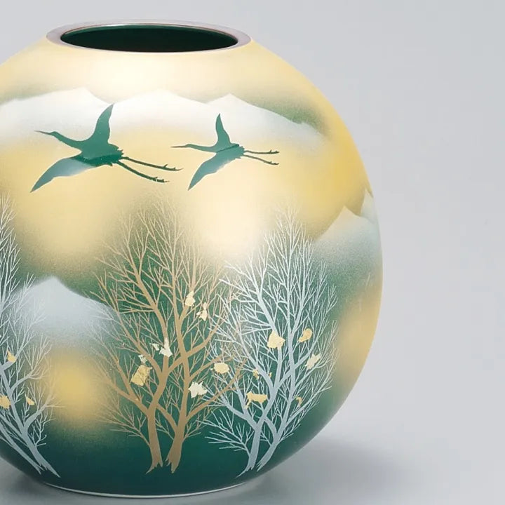 KUTANI WARE VASE “GOLDEN CLOUD & MOUNTAIN FOREST LANDSCAPE” IN GIFT BOX