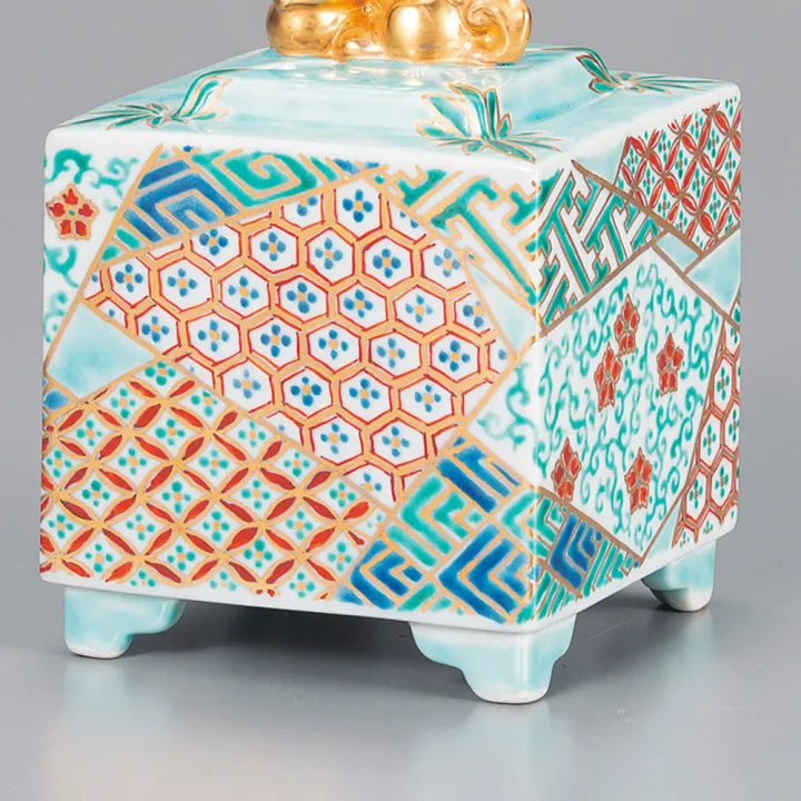 KUTANI WARE INCENSE BURNER – NINSEI-STYLE “WARITORI KARAKUSA KOMON” IN WOODEN BOX