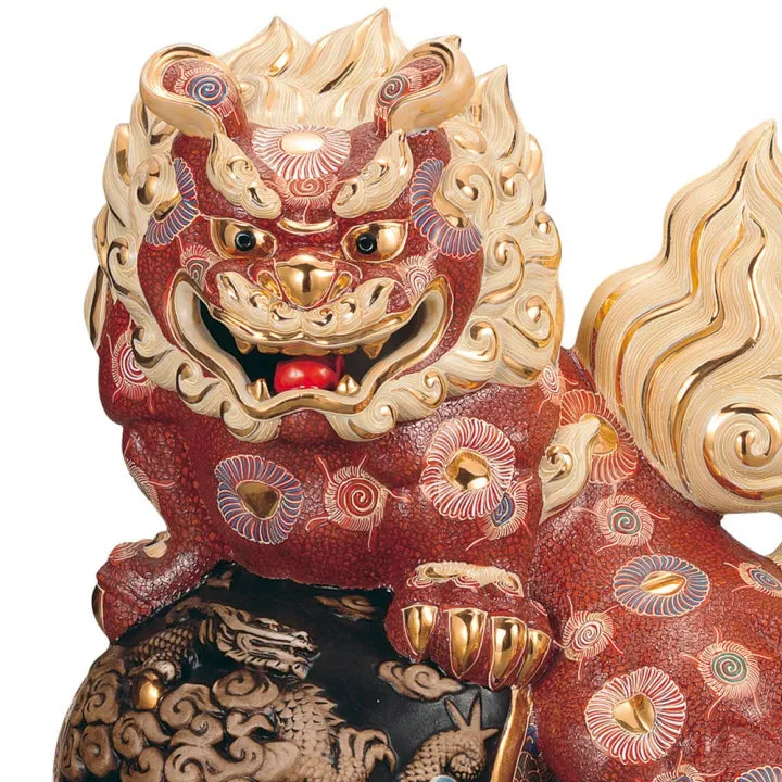 KUTANI WARE STANDING LION WITH DRAGON SCULPTURE – PREMIUM JAPANESE PORCELAIN GUARDIAN STATUE, HANDCRAFTED KUTANI SHISHI OKIMONO