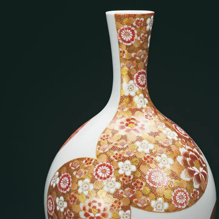 KUTANI WARE VASE – AKAE & GOLD HANA-ZUME PATTERN BY TAKA TOSHIFUMI (WOODEN BOX WITH CORD)