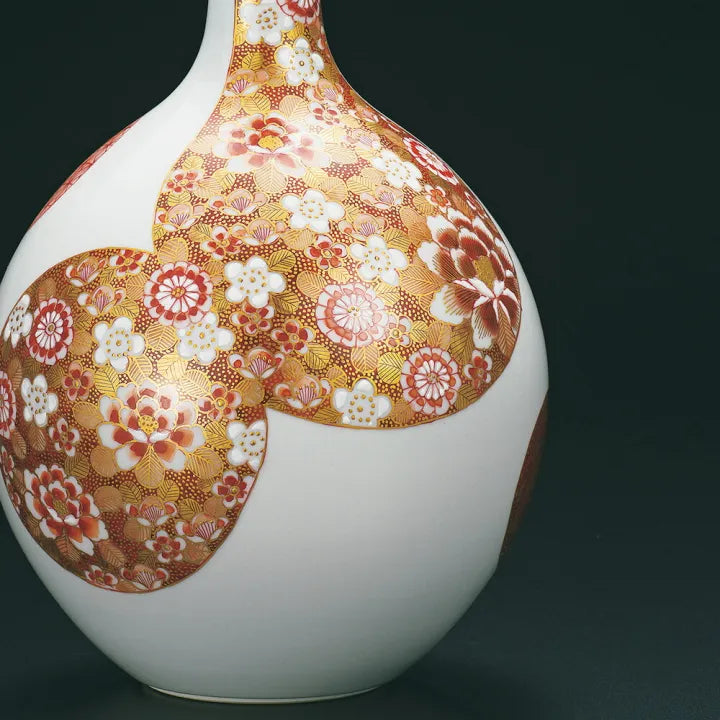 KUTANI WARE VASE – AKAE & GOLD HANA-ZUME PATTERN BY TAKA TOSHIFUMI (WOODEN BOX WITH CORD)