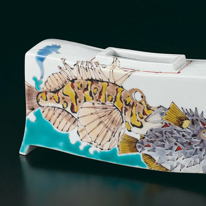KUTANI WARE FLOWER VASE – FISH MOTIF DESIGN BY YASUSHI YAMACHIKA