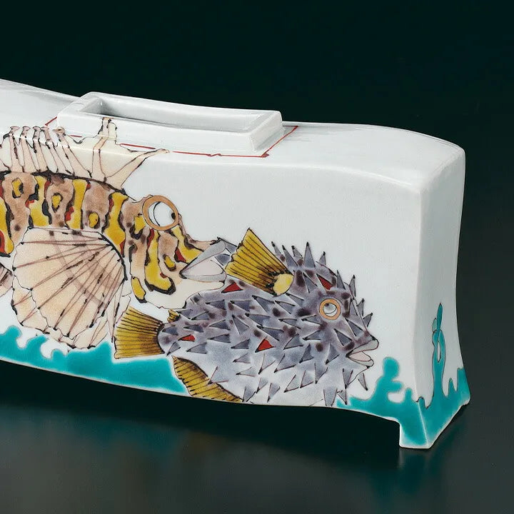 KUTANI WARE FLOWER VASE – FISH MOTIF DESIGN BY YASUSHI YAMACHIKA