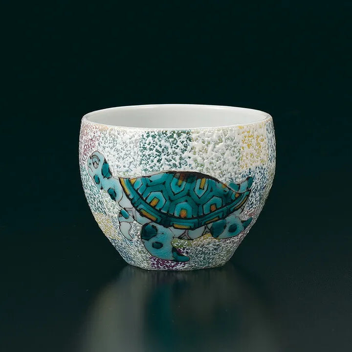 KUTANI WARE GUINOMI SAKE CUP – WESTERN-STYLE SEA TURTLE DESIGN BY YASUSHI YAMACHIKA, WOODEN BOX INCLUDED